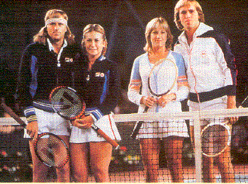 Quand le tennis devient une affaire de couple. De gauche  droite : Bjorn BORG, son pouse Marianna Simoonescu et Chris Evert avec son mari l'anglais John Lloyd. 