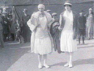 Wills ( droite) avec Suzanne Lenglen 